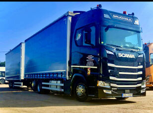 Scania S 500   camión con lona corredera + remolque con lona corredera