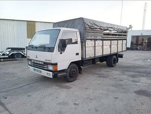 Mitsubishi Canter FE 444 camión para transporte de ganado