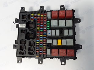 Renault Fuse protection box 7421464562, 7421169993, 5010590677, 74210795 caja de fusibles para Renault tractora